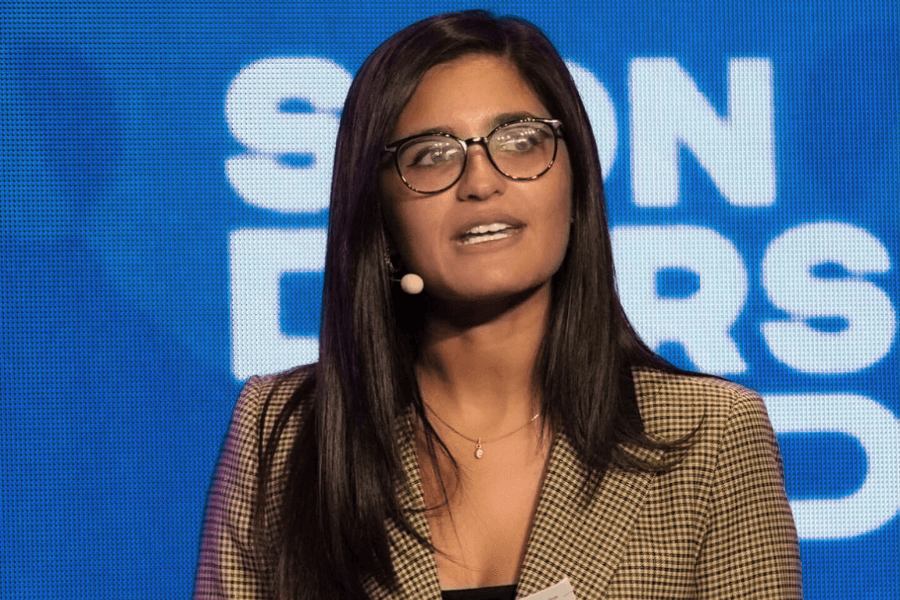 Conferencia Más allá de los likes - Ale Acosta Consulting